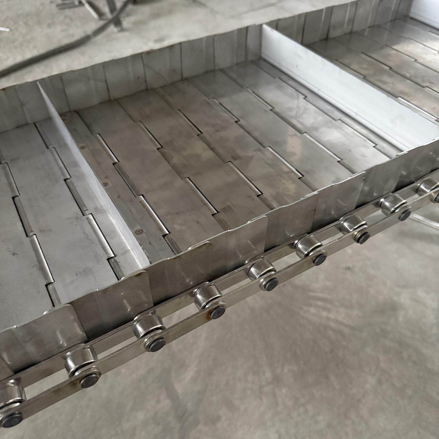 不锈钢链板输送带烘焙速冻食品输送带耐高温单个链板可更换传动带