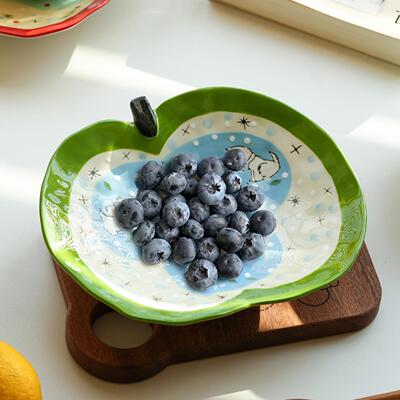 肆月盘子可爱陶瓷水果盘甜品盘家用2025新款盘子碟子早餐盘高颜值