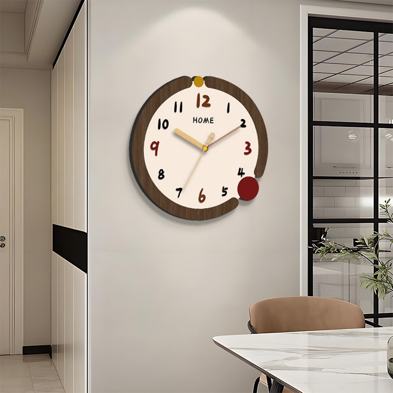 新款客厅静音挂钟家用钟表餐厅卧室挂墙时钟电子石英钟奶油风挂表
