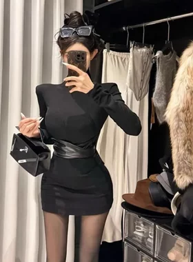 连衣裙女黑色欲辣打底半高领秋装内搭高级收腰性感纯又甜又包臀裙