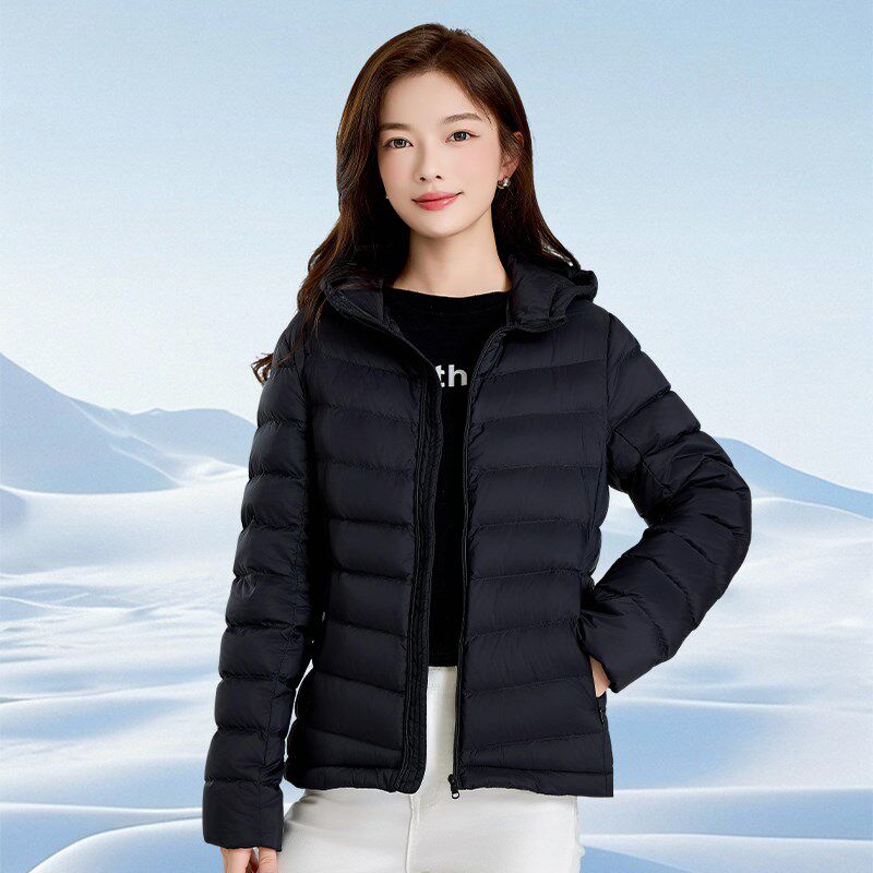 依莱雪轻薄羽绒服女短款2025年秋冬季新款百搭保暖连帽外套