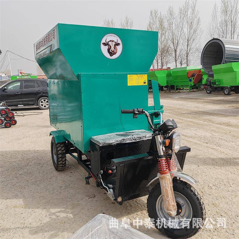 养牛场螺旋式喂料机四根主轴电动牛犊饲喂车双出料口带称重撒料车