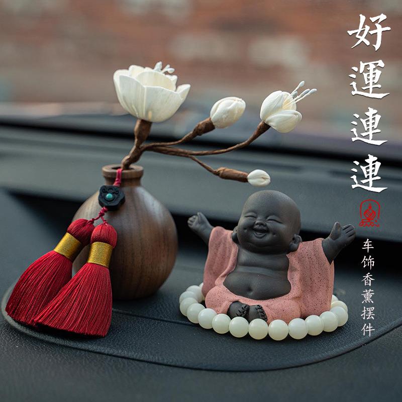 新款直销2023新款汽车摆件中控台男女士高档大气网红创意香薰车内