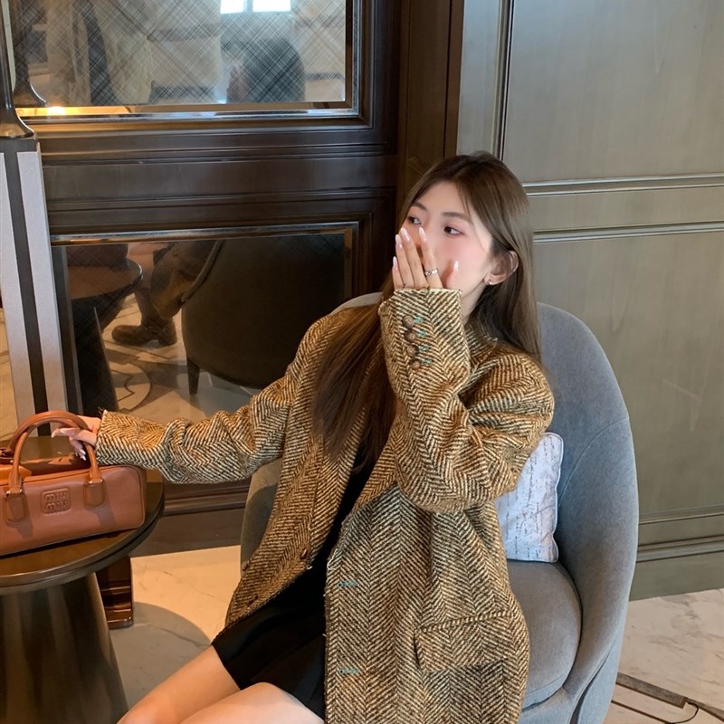 秋冬秀款人字纹复古毛边西装外套女棕色彩点宽松百搭高级感毛呢西
