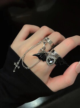 Y2K黑色甜酷恶魔翅膀十字架戒指小众设计辣妹亚文化暗黑系新款潮