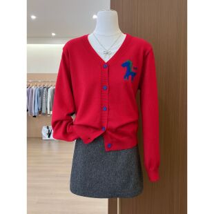 实拍~松显瘦舒适百搭气质显白红色上衣女早春本命年v领毛衣开衫