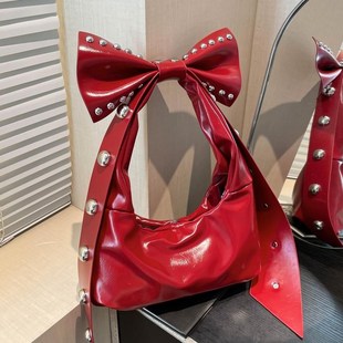 包包小众设计个性 2025新款 创意铆钉辣妹风红色腋下W包油蜡皮单肩