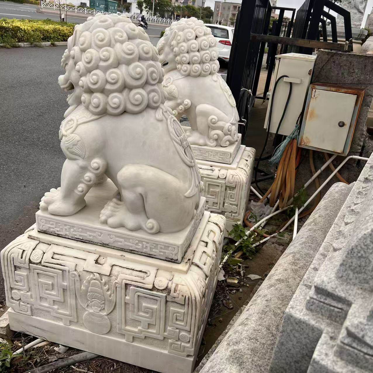 石雕狮子天然整块汉白玉石头狮子别墅庭院门口看门镇宅招财摆件