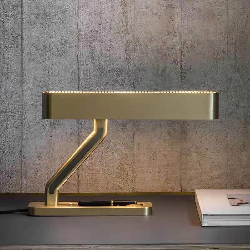 后现代创意个性卧室金属立体装饰台灯设计师办公室书桌书房装饰灯