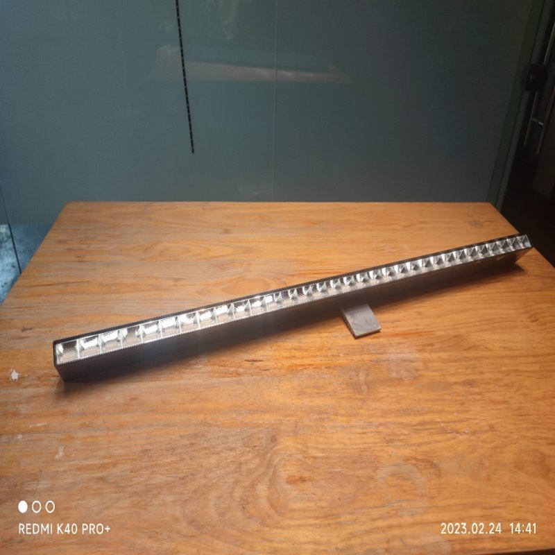 led办公线条防眩格栅灯UGR19厂家值供高端写字楼一字灯商店吊线灯