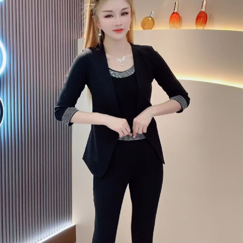 时尚套装女2023春季新款镶钻修身小西装小脚裤吊带背心显瘦三件套