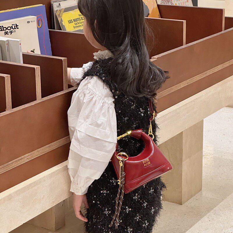 女童包包新款儿童PU腋下手拎包洋派公主小宝宝女孩零钱单肩包斜挎