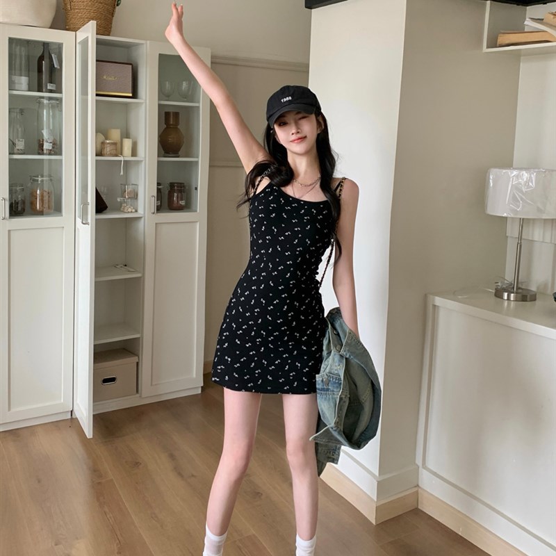 大码女装黑色碎花修身吊带裙+牛仔外套两件套胖MM气质吊带
