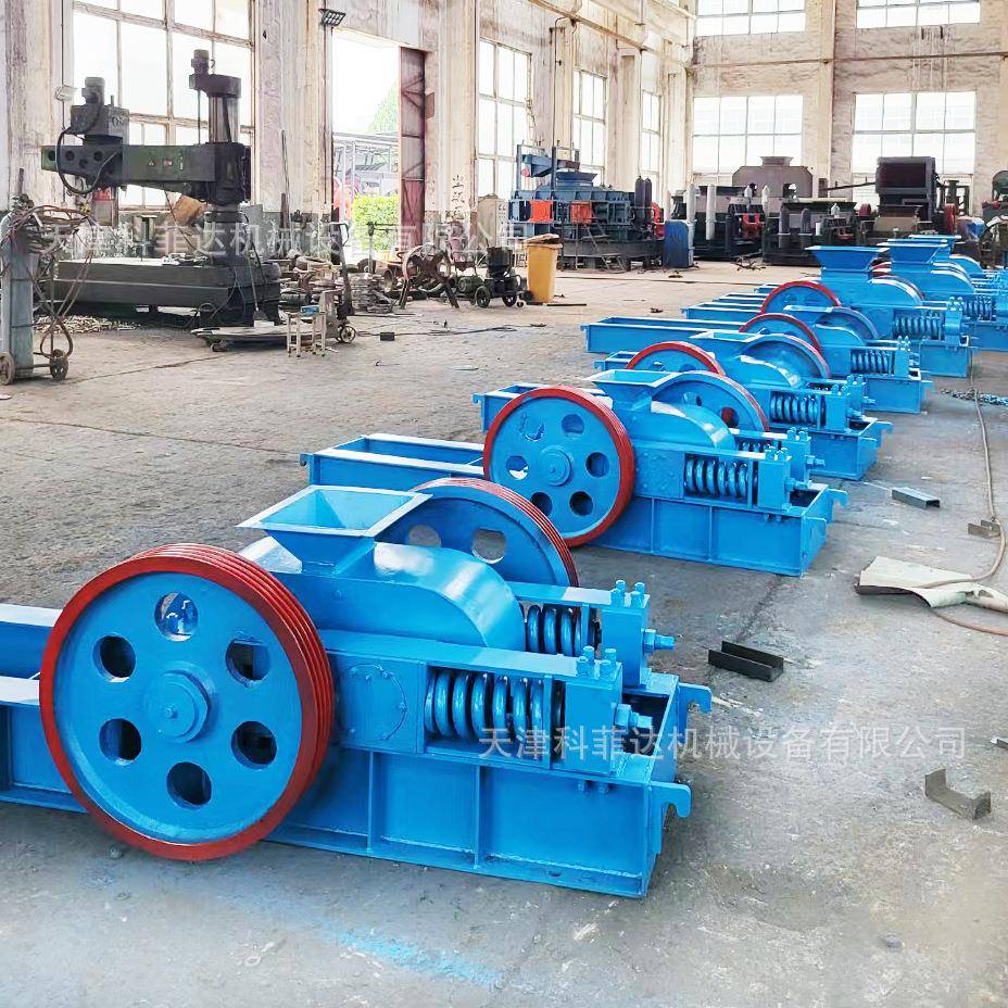 对辊式破碎机挤压破碎粉尘少新型建材化工材料辊式破碎机现货供应