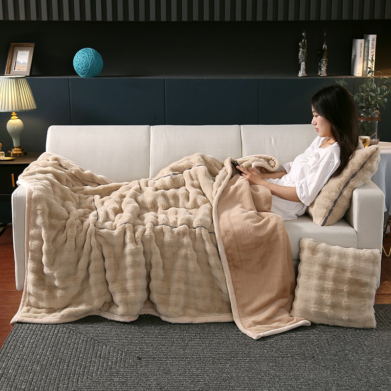 兔毛绒抱枕被子两用加厚办公室折叠午睡枕头毯二合一汽车靠枕车载