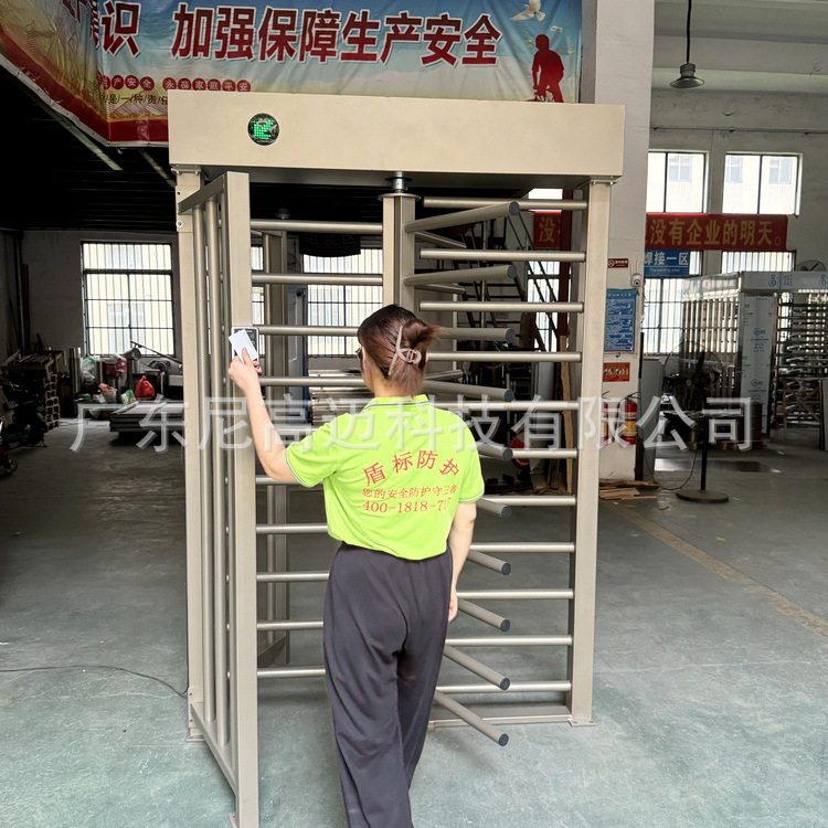 广州小区半自动单向转闸门健身房全高转轴不锈钢三棍旋转栅门厂家