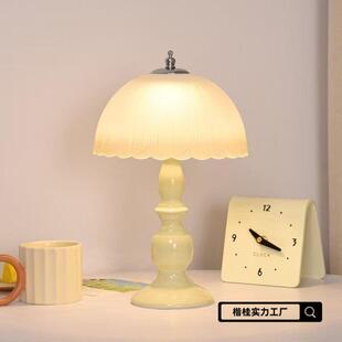 2025法式轻奢风台灯卧室床头灯氛围简约现代高级感结婚客厅装饰灯