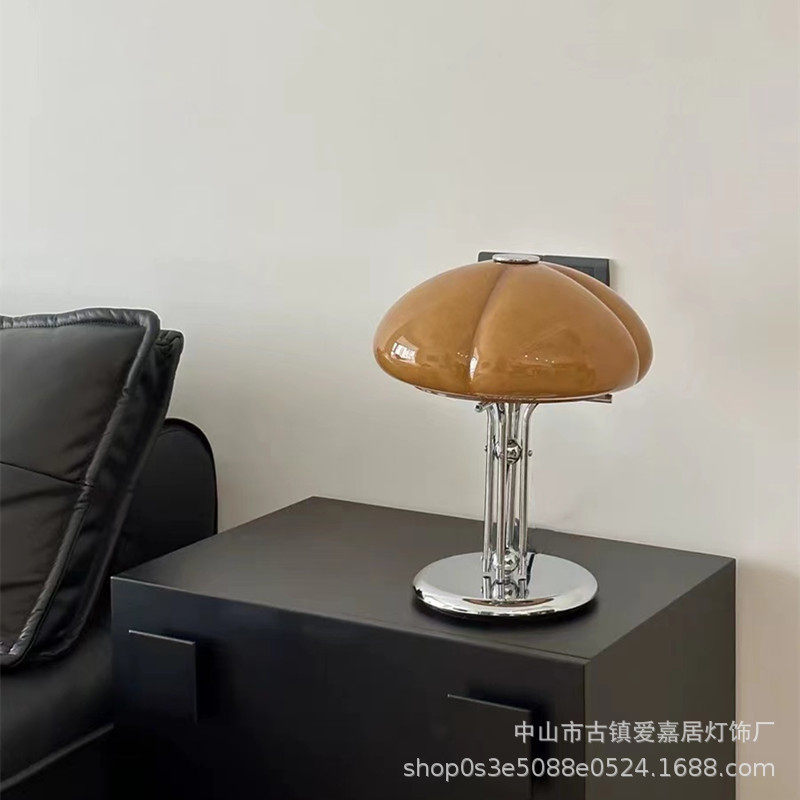 中古客厅沙发南瓜台灯卧室法式简约民宿设计师创意立式蘑菇台灯