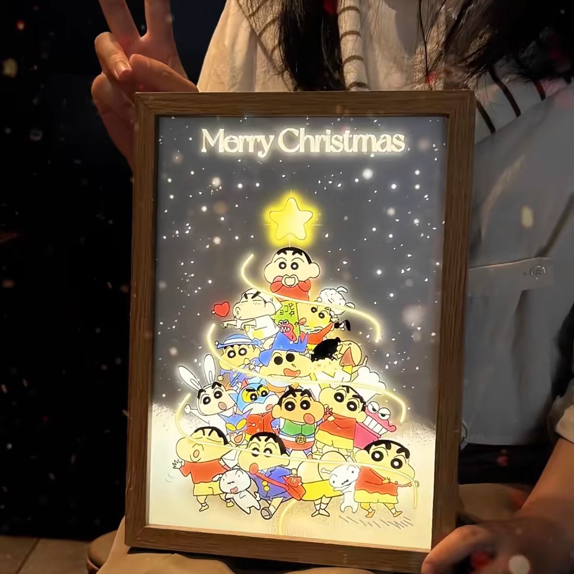 圣诞树蜡笔小新灯光画