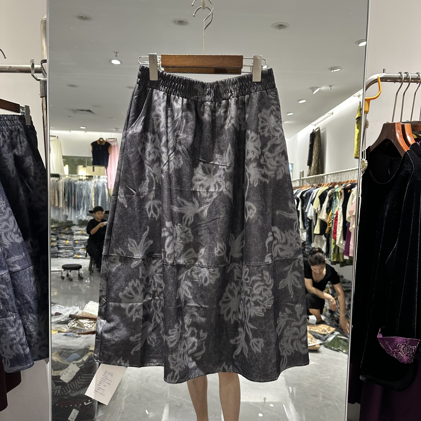 183-0363欧洲站秋2025秋季松紧腰复古花色牛仔A字中长半身裙伞裙