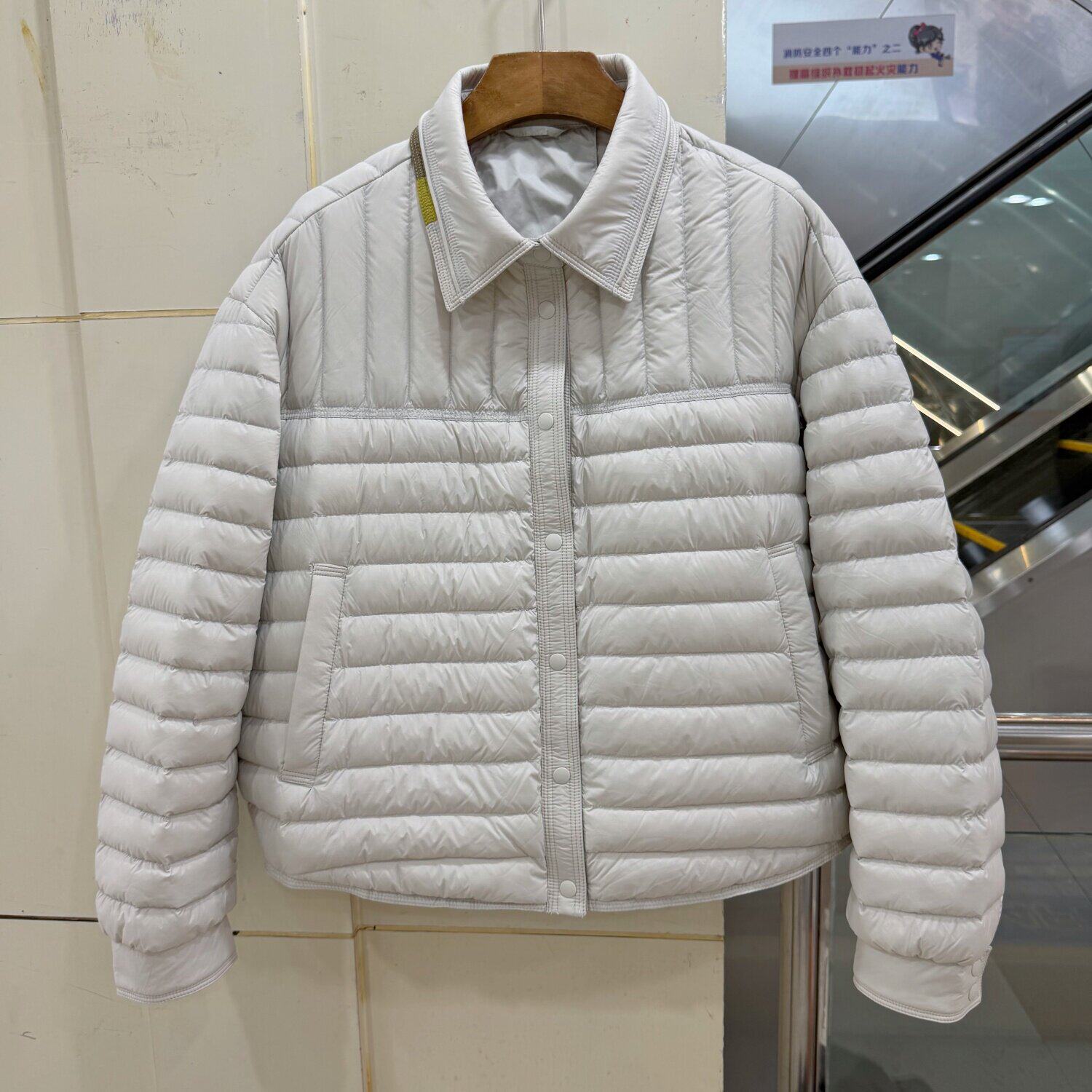 2N6808欧货轻薄排骨条羽绒服女短款翻领宽松显瘦90鸭绒保暖外套冬