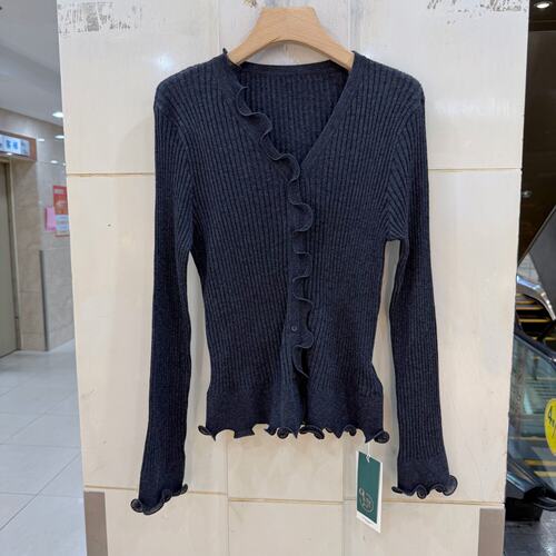 30-26237 欧货女装2026秋季韩版V领荷叶边修身显瘦设计感针织开衫