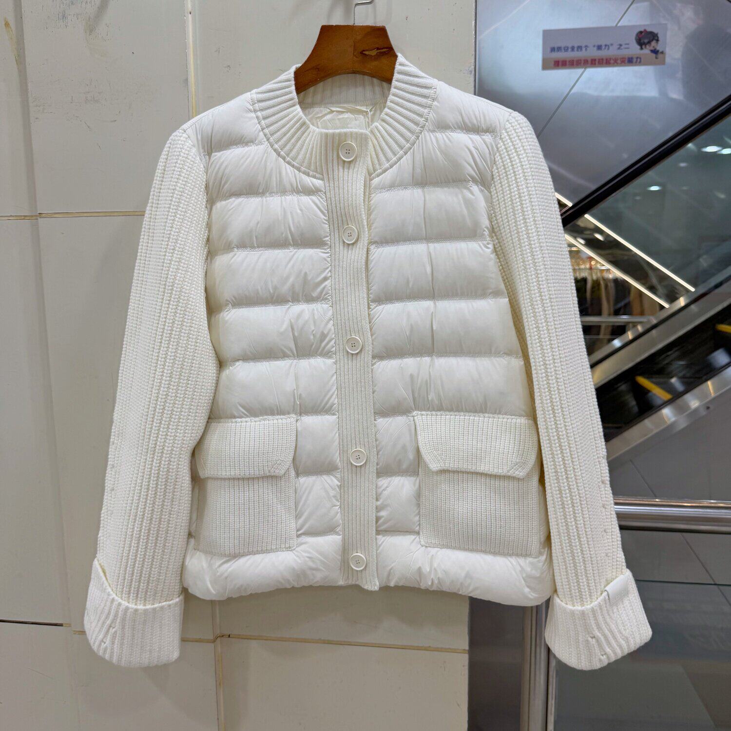 COCO C62006粗毛线针织袖圆领大口袋泡芙90鹅绒羽绒服女保暖外套