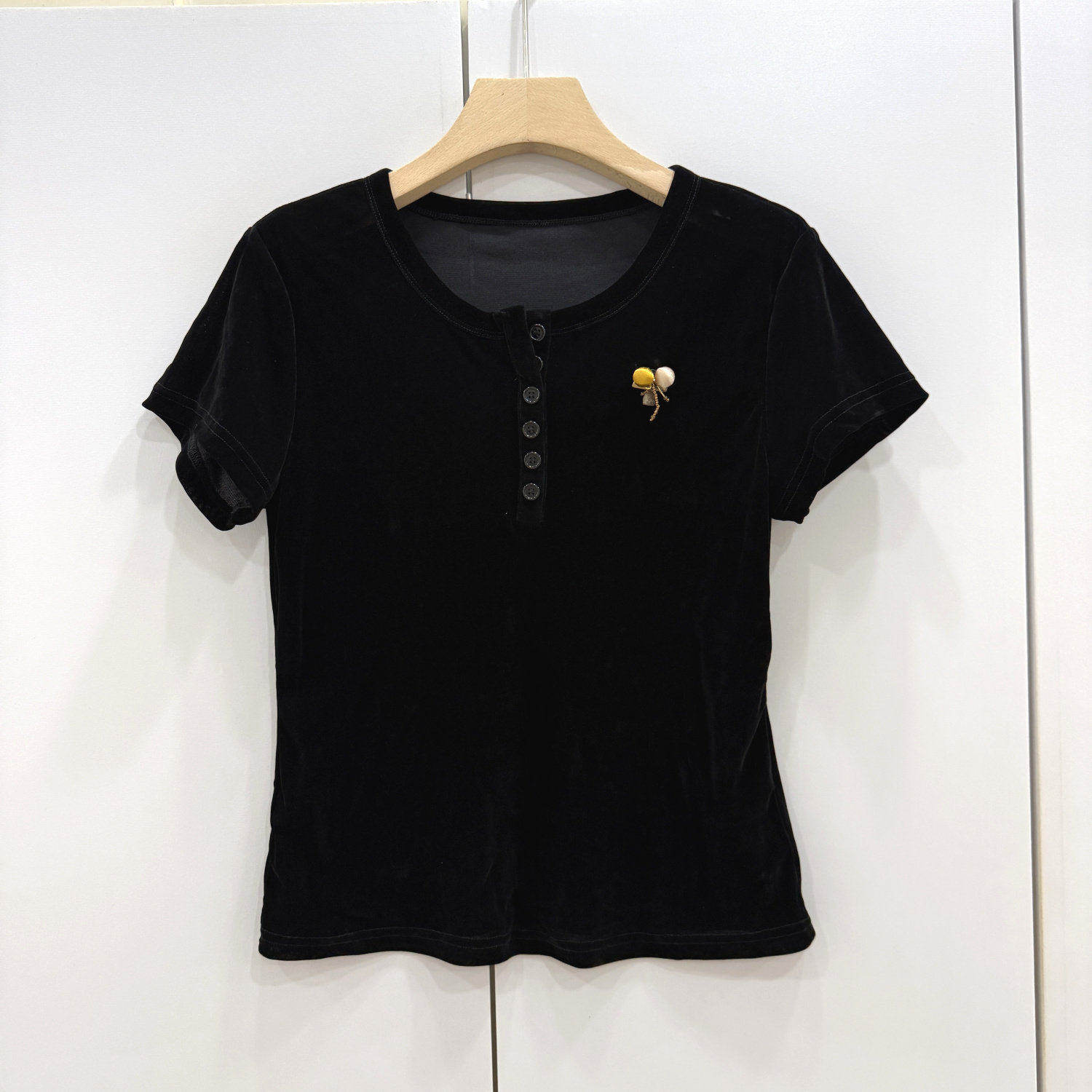K317欧货黑色植绒短袖T恤女夏圆领纽扣刺绣修身显瘦百搭上衣夏