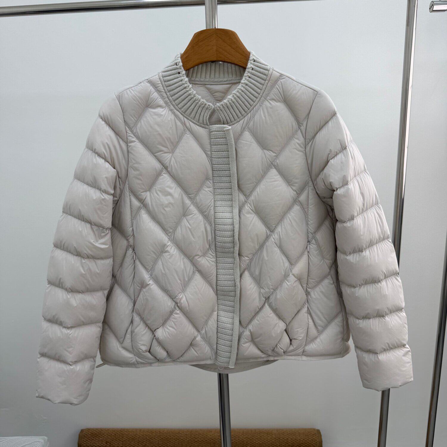 8608欧货轻薄短款羽绒服针织立领菱形格宽松显瘦90白鸭绒保暖外套