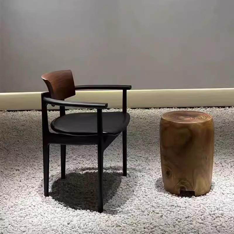 北欧全实木黑色真皮餐椅复古中古椅子有扶手靠背单人椅设计师茶椅