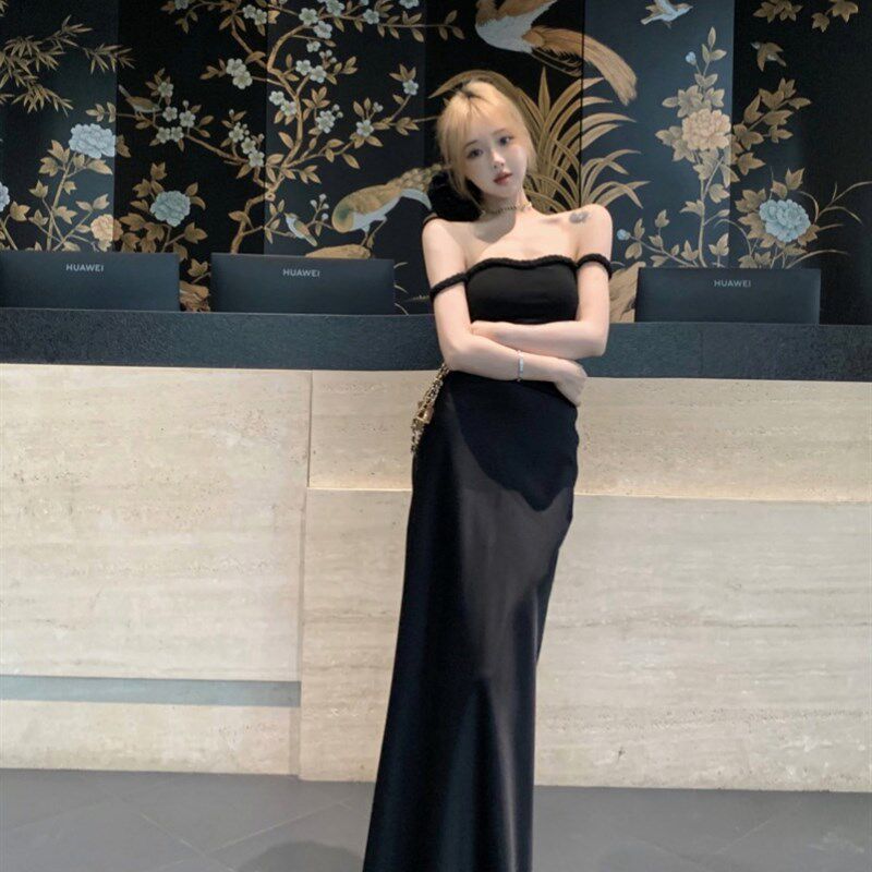 法式茶歇气质设计感一字肩麻花吊带上衣女修身高腰缎面包臀裙套装