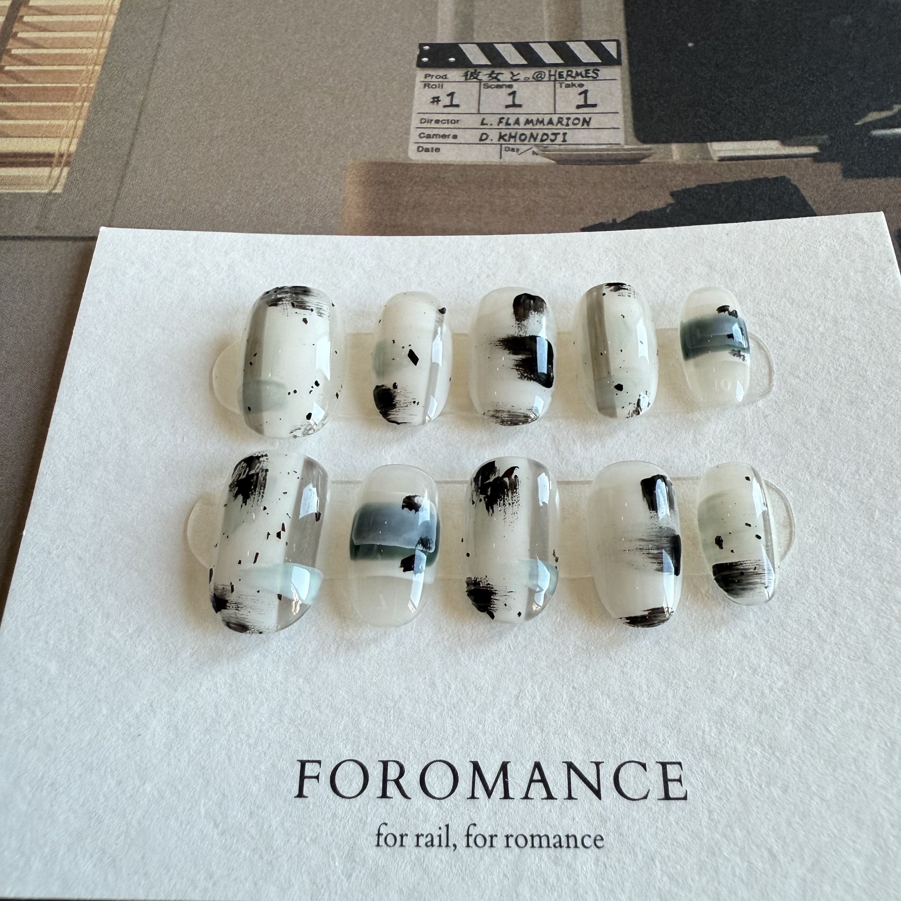 Foromance.【黑胶】水墨晕染 沉稳复古 短椭圆 手工穿戴甲