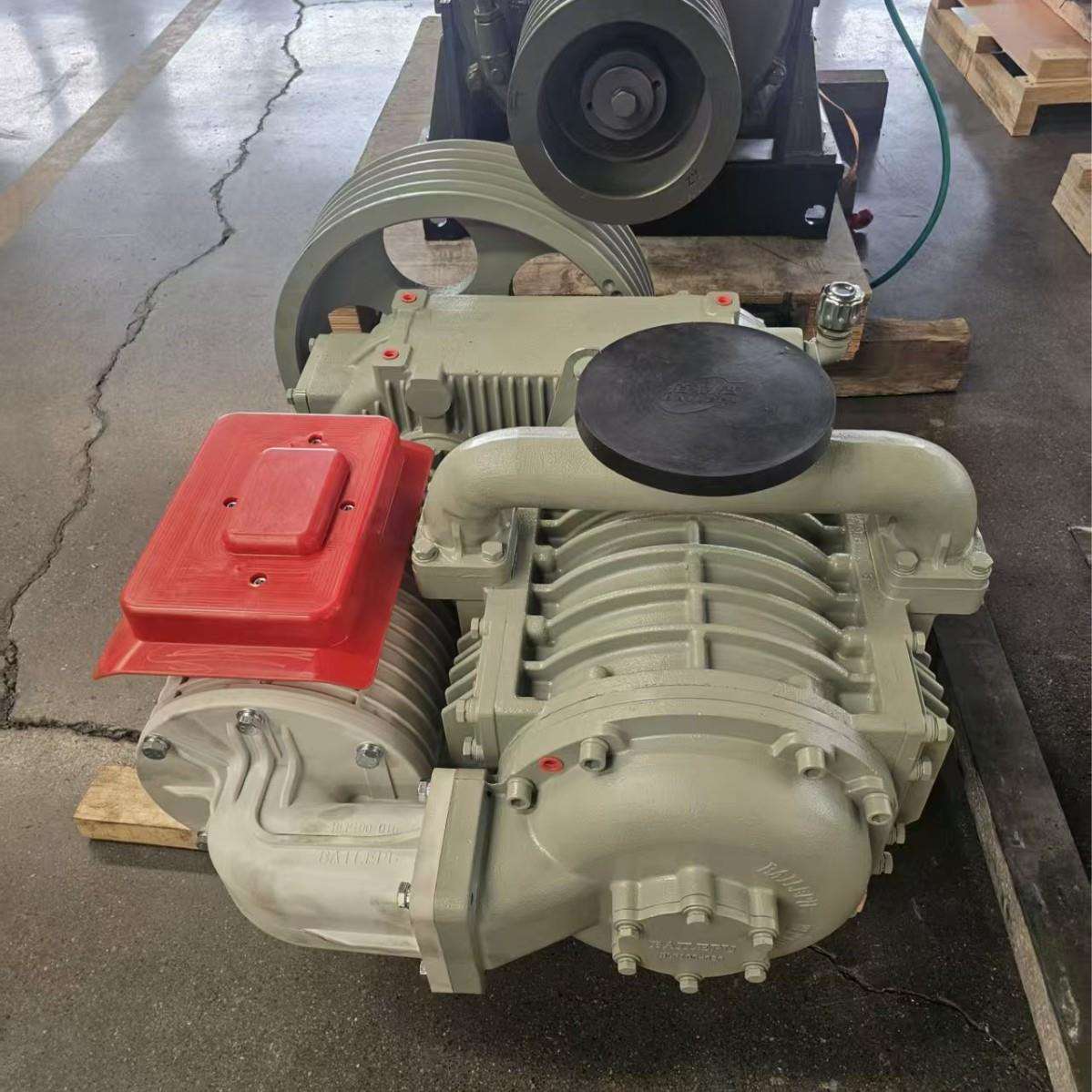 单杠空压机14立方水泥罐车