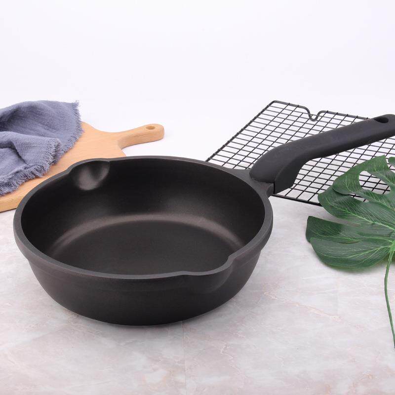 卖的很火家用煎锅出口加深不粘锅平底煎鸡蛋铝锅小无锅盖煲日用