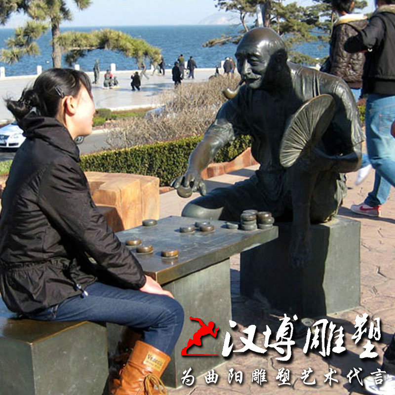 玻璃钢仿铜人物雕塑提水人物雕像城市广场公园林步行街海边铜雕