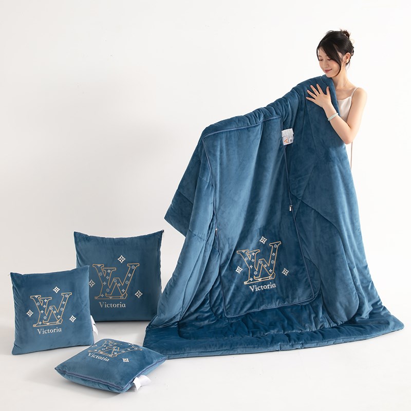 超厚婴儿绒7.8斤加绒加厚抱枕被子两用汽车靠垫办公沙发折叠午休