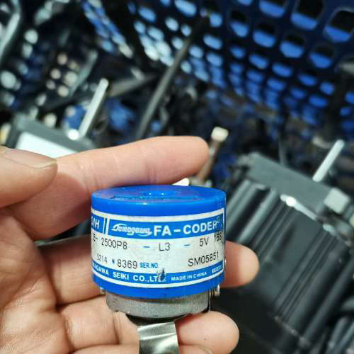 议价TS5214N8369 编码器，带安装片。库存7个