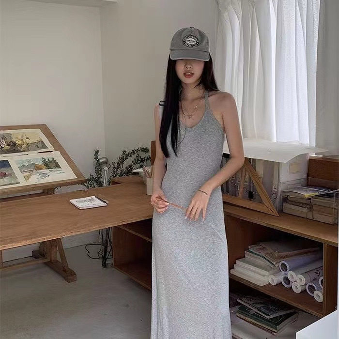 挂脖连衣裙女夏季新款黑