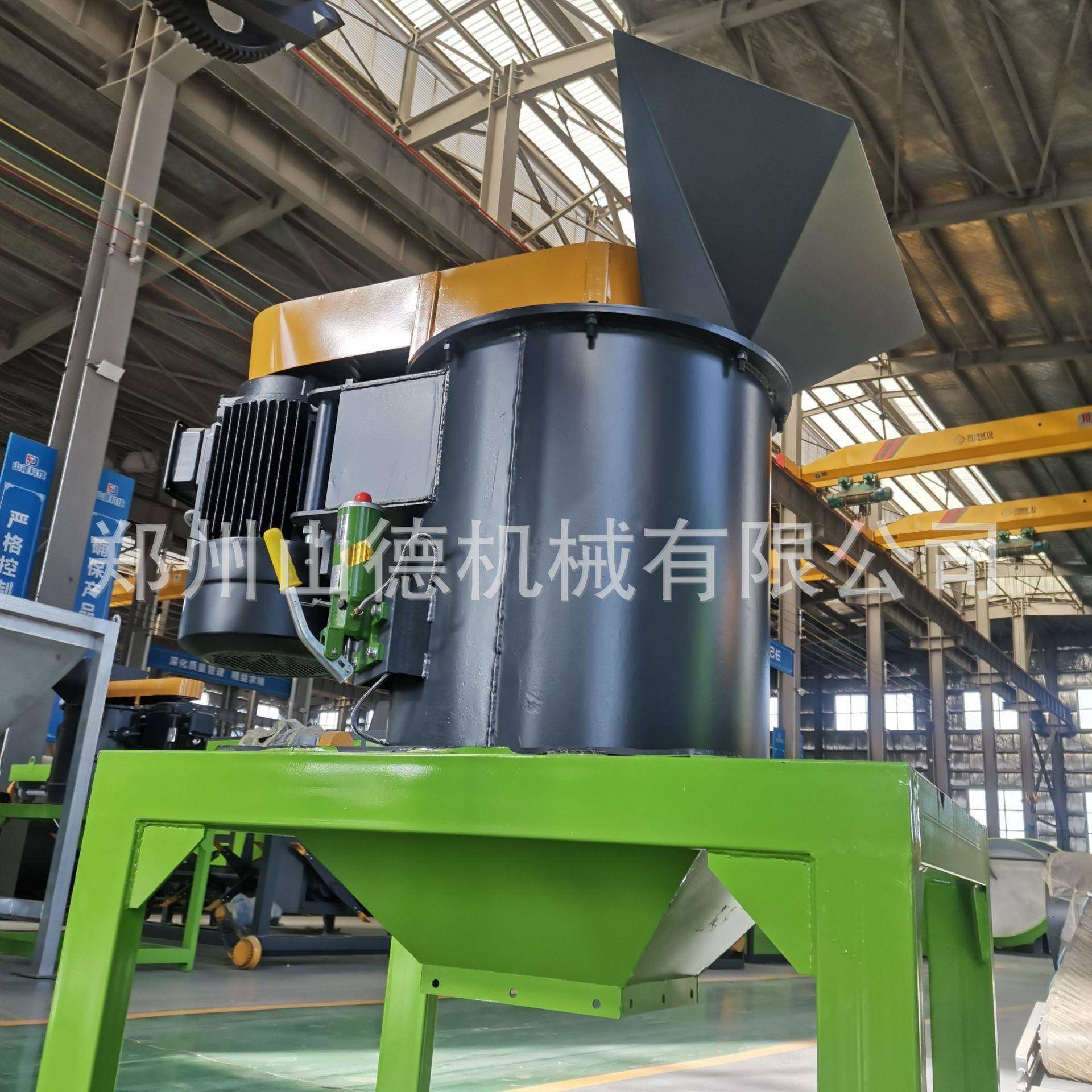 黄腐酸钾高湿物料立式粉碎机有机肥作物废弃物粉碎设备