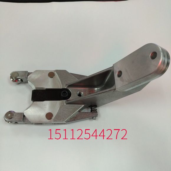 台湾原装钻孔攻牙机BT30刀爪圣杰刀夹伞形斜盘夹臂式刀库刀架卡套