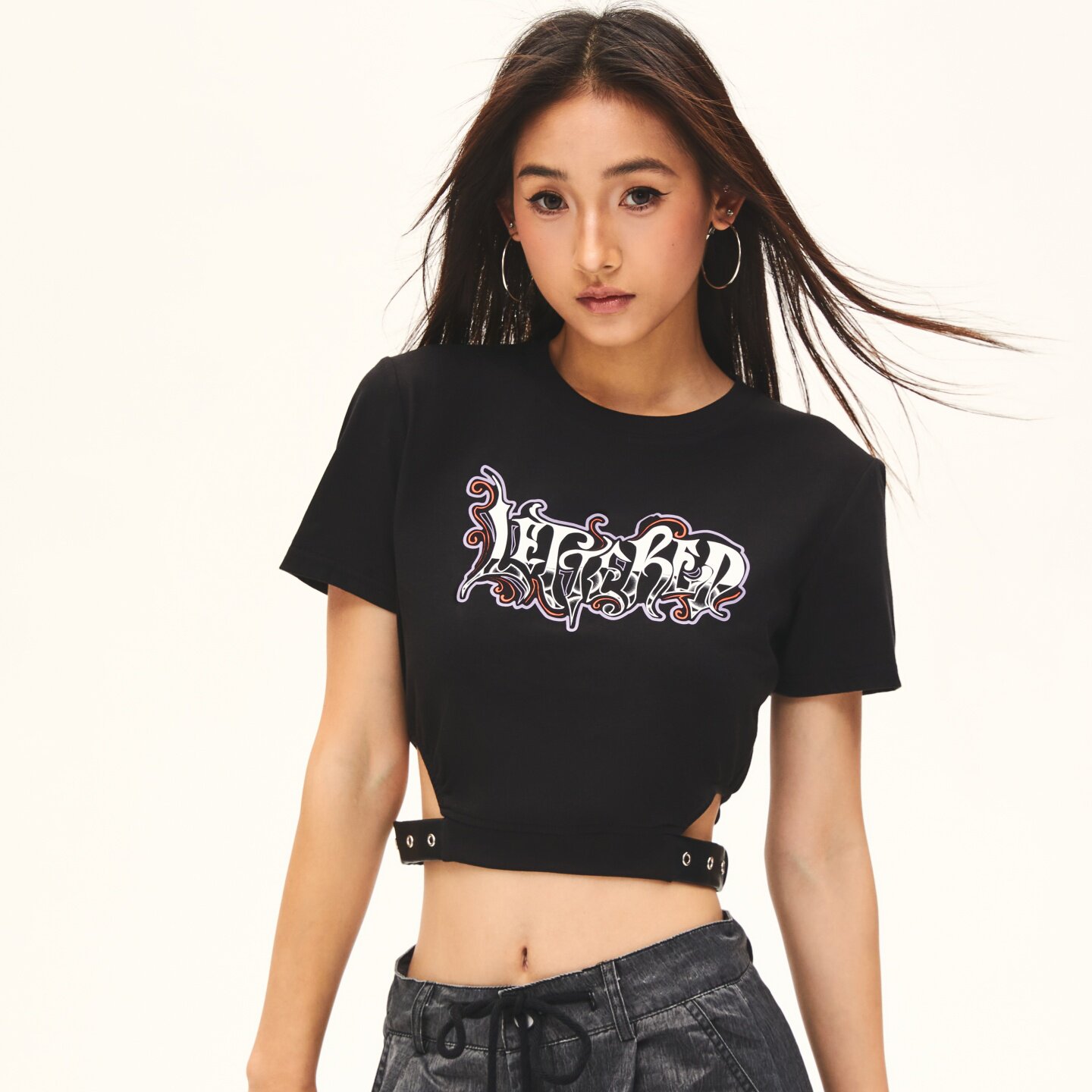 侧腰镂空哥特字母印花弹力吸湿速干高腰露脐街舞运动短袖T恤女