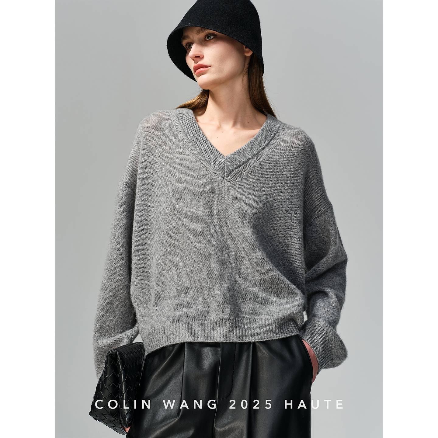 COLINWANG-温度留白|定染定纺内蒙山羊绒极简松弛落肩V领针织衫