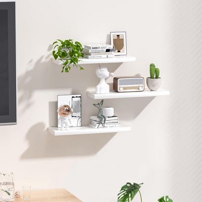 客餐厅白色墙壁装饰木质浮动架子 厨房壁挂式调料瓶实木置物架