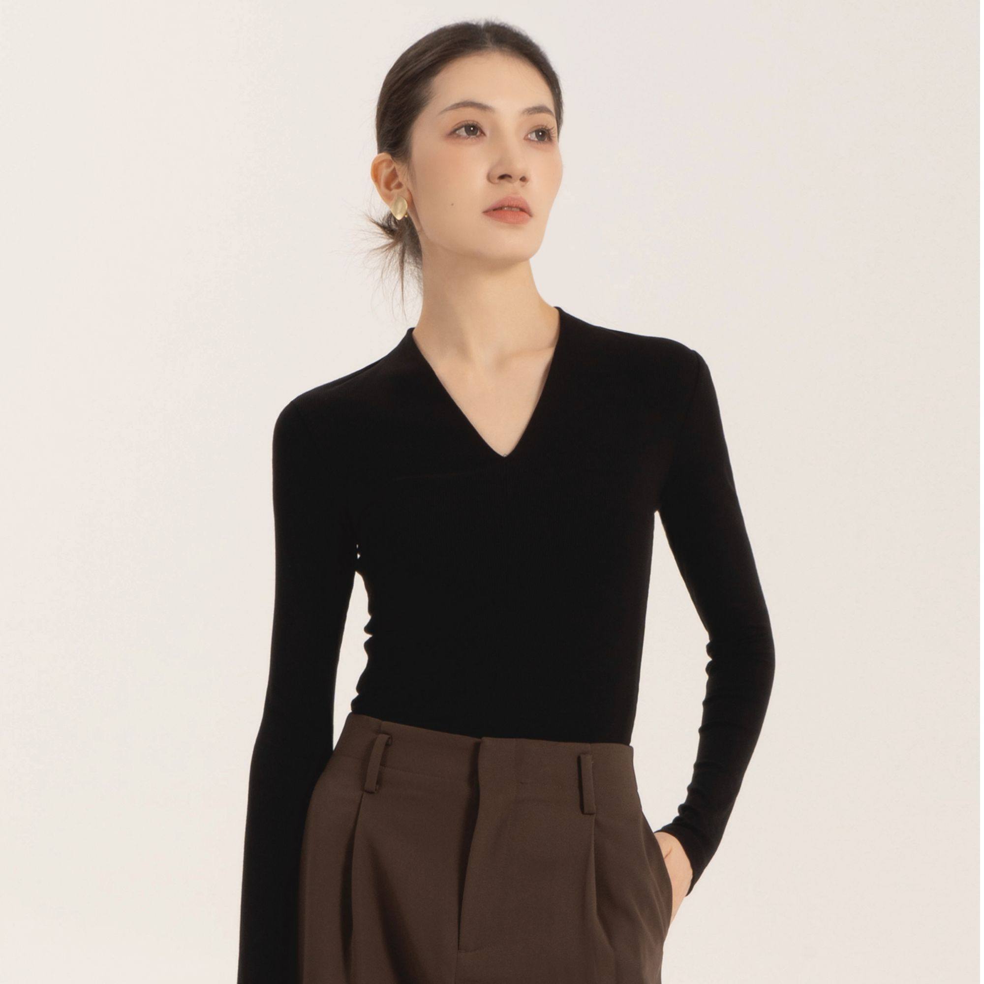 气质女装黑色长袖V领打底衫t恤女2024冬修身显瘦百搭内搭纯色上衣