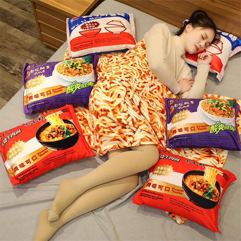 彷真无力炸酱面 面抱枕毛毯泡面 面被子两用办公室内午睡枕头靠垫