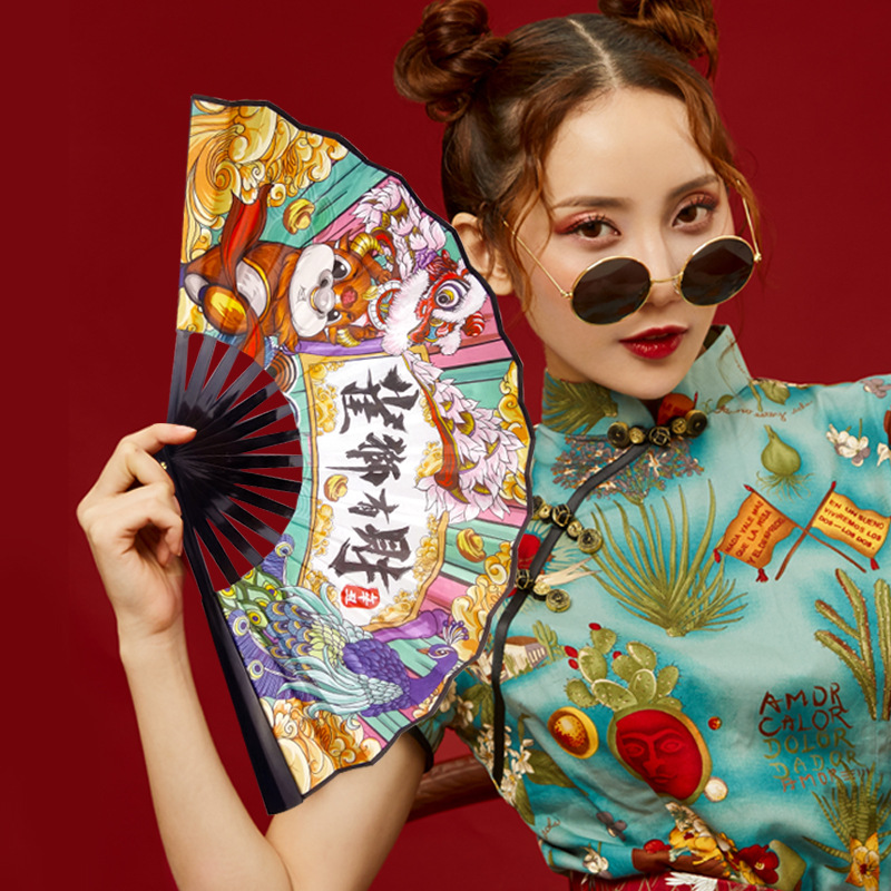 国潮插画手绘折扇男女士中国风8寸网红年会汉服学生绢布舞蹈扇子