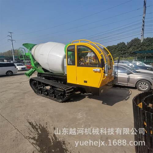 履带搅拌器混凝土理论输送量4方沙漠运输3-4方混凝土搅拌罐车