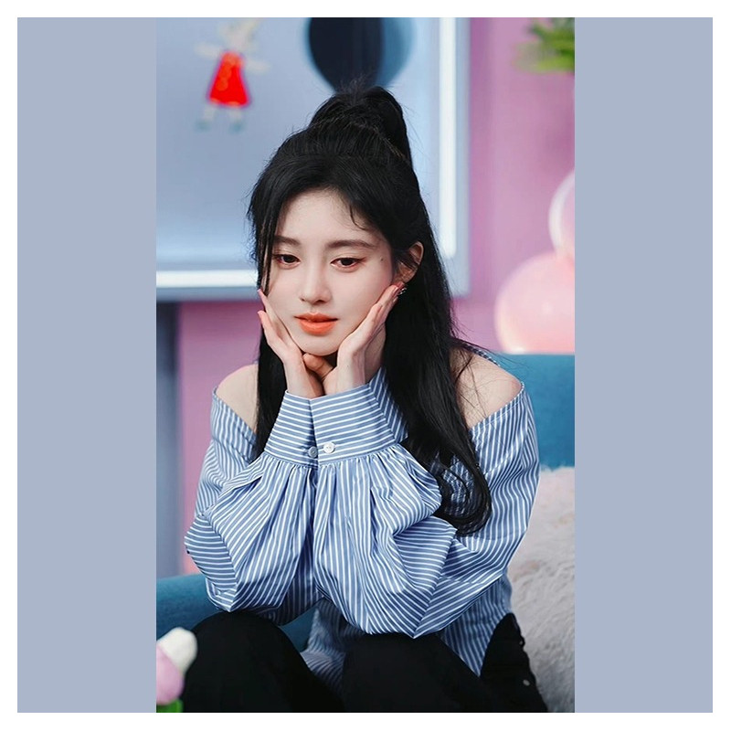 明星同款时尚上衣法式露肩设计感小众收腰显瘦蓝色条纹长袖衬衫女