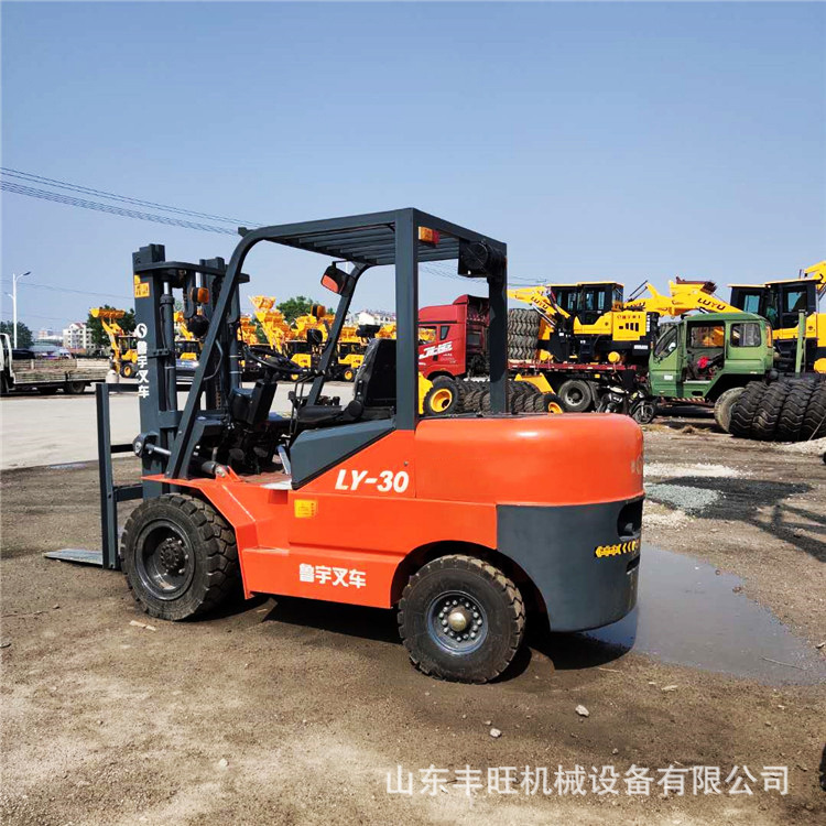 直供2吨3吨四驱越野叉车 鲁宇四驱液压叉车柴油搬运车