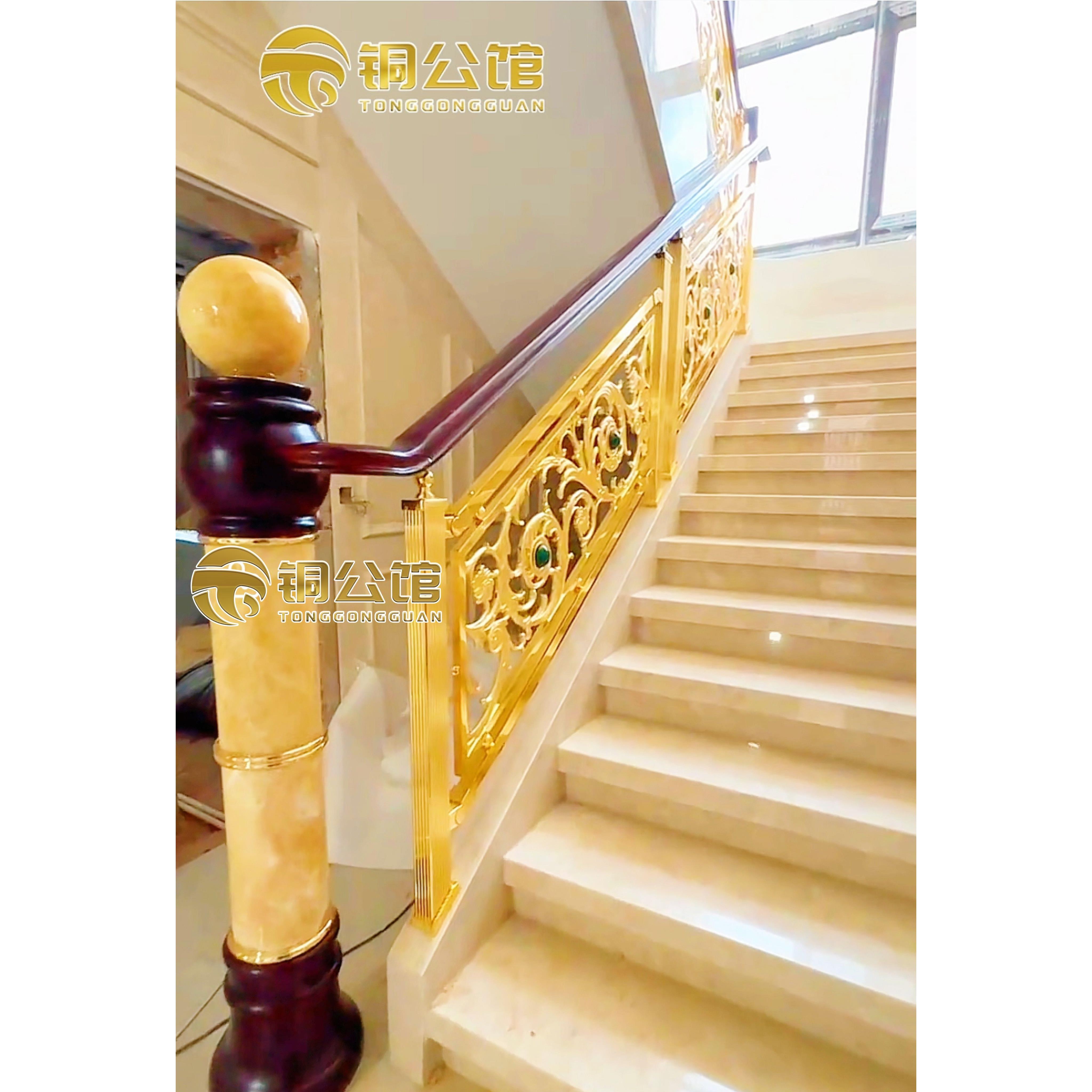 别墅楼梯扶手轻奢护栏欧式奢华铜铝黄k金色高档室内别墅实木栏杆